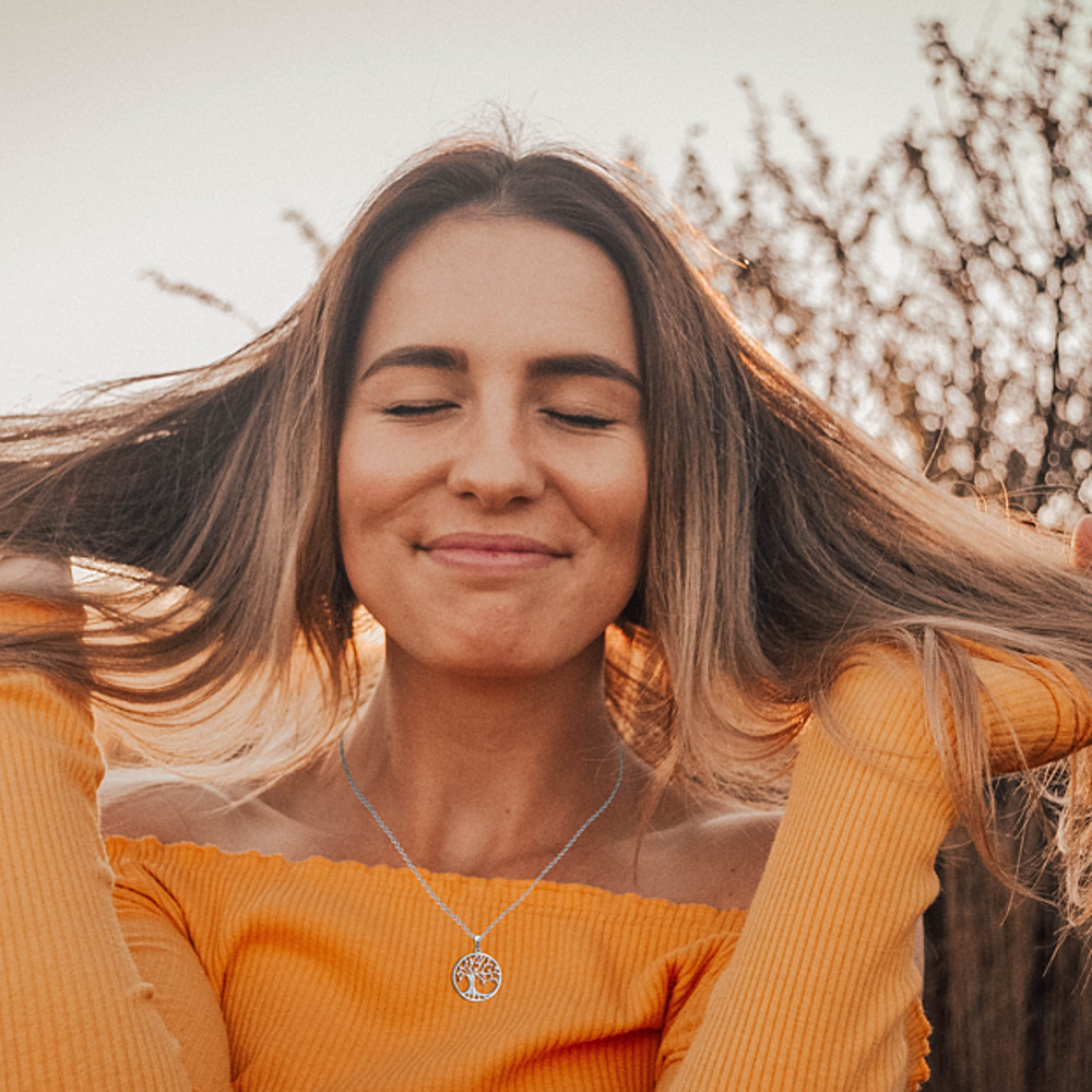 Stříbrný náhrdelník MINET STROM ŽIVOTA