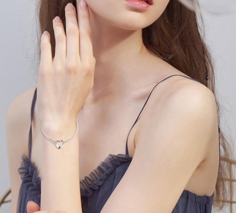 Stříbrný náramek srdce