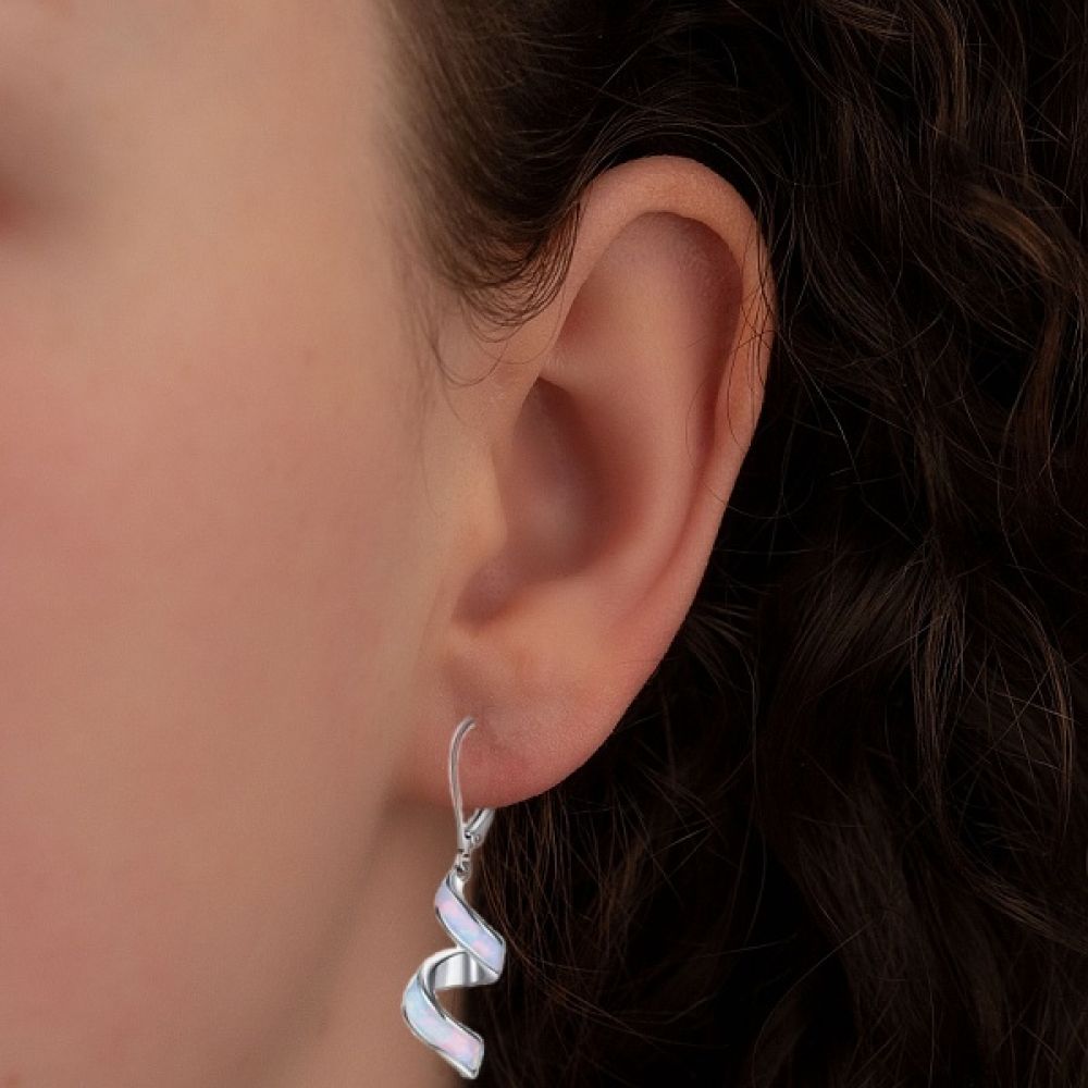 Stříbrné náušnice spirály s bílým opálem