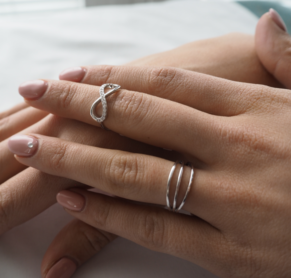 MINET Stříbrný prsten INFINITY s bílými zirkony vel. 66 