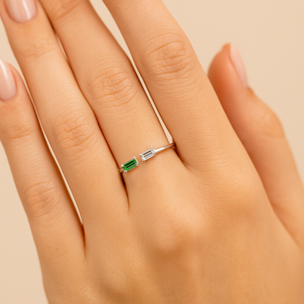 MINET Elegantní stříbrný prsten s bílým a zeleným zirkonem vel. 56