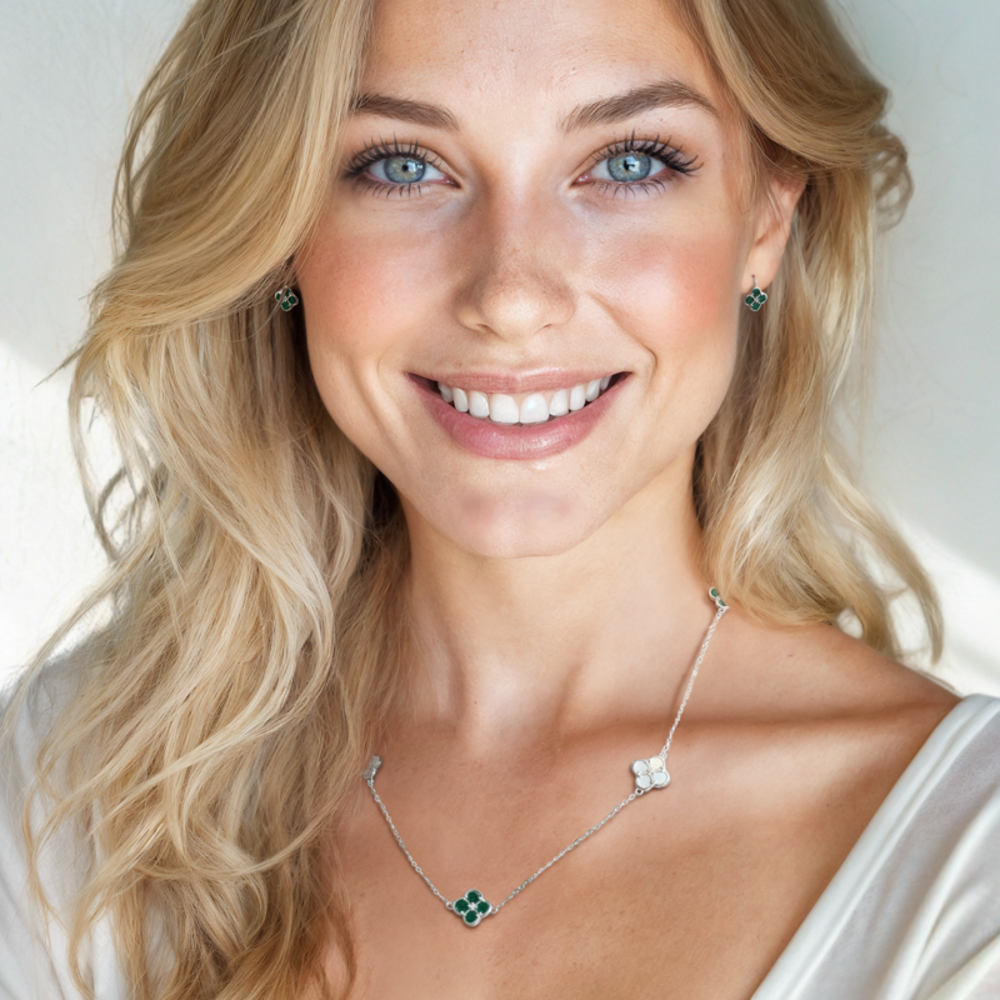 MINET Stříbrné náušnice čtyřlístky s malachitem